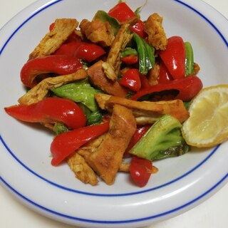 タンドリーサラダチキンと野菜のカレー炒め